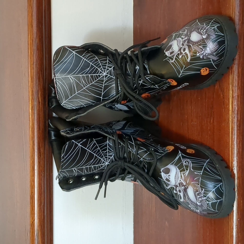 NWOT Women's Nightmare Before Christmas black size 43/9 1/2 boots